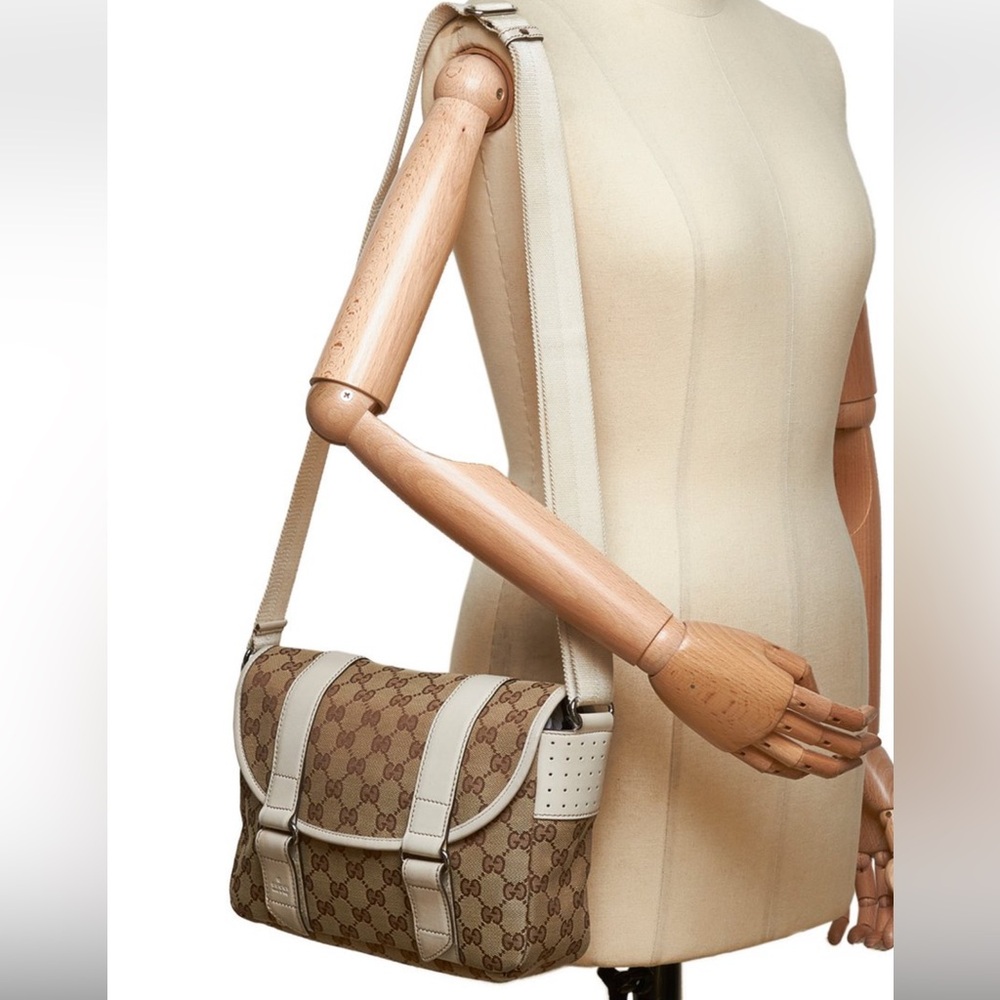 Authentic GUCCI Monogram Brown and Cream Crossbody Bag with Monogram Canvas - Picture 4 of 13